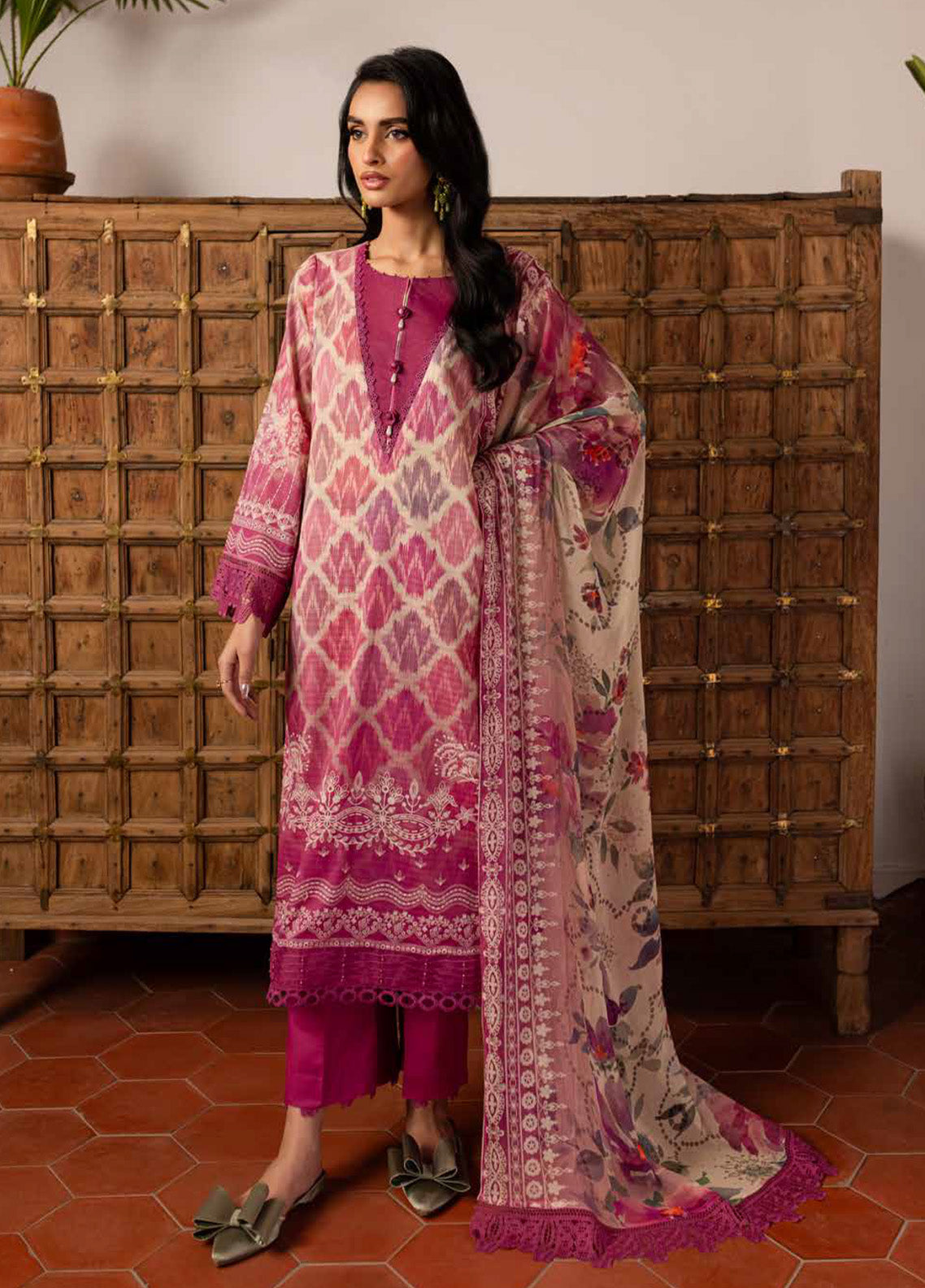 Signature Prints By Nureh Printed Lawn 3 Piece Unstitched Suit NU24SPPL SP-137 Signature Prints By Nureh Printed Lawn 3 Piece Unstitched Suit NU24SPPL SP-137