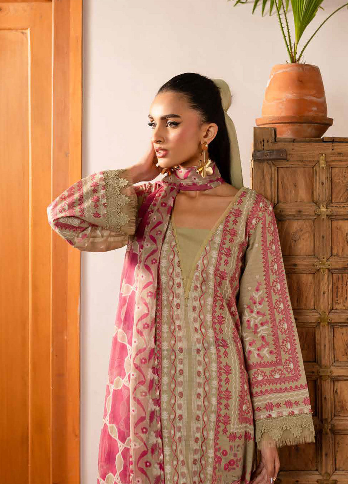 Signature Prints By Nureh Printed Lawn 3 Piece Unstitched Suit NU24SPPL SP-141 Signature Prints By Nureh Printed Lawn 3 Piece Unstitched Suit NU24SPPL SP-141