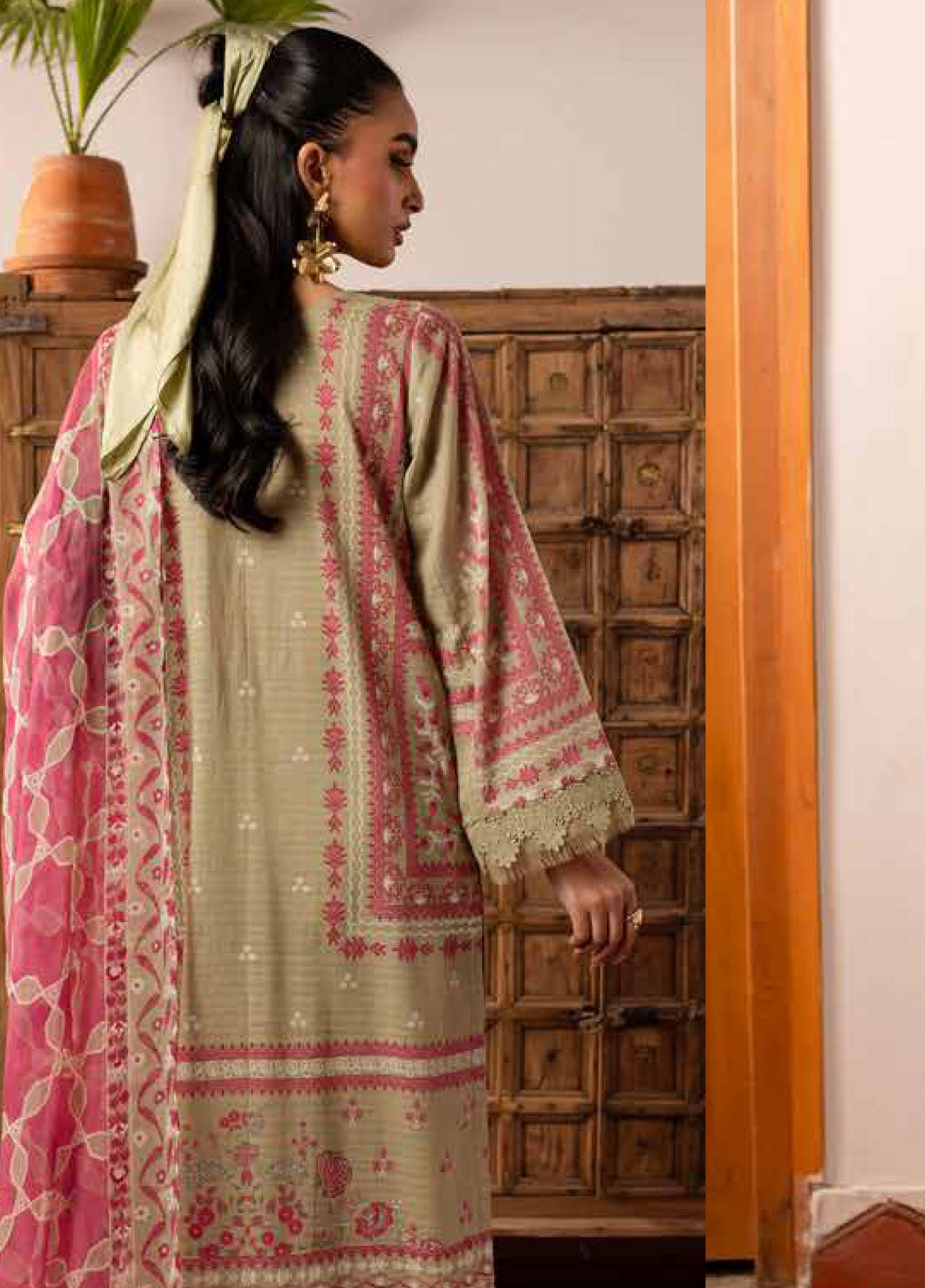Signature Prints By Nureh Printed Lawn 3 Piece Unstitched Suit NU24SPPL SP-141 Signature Prints By Nureh Printed Lawn 3 Piece Unstitched Suit NU24SPPL SP-141