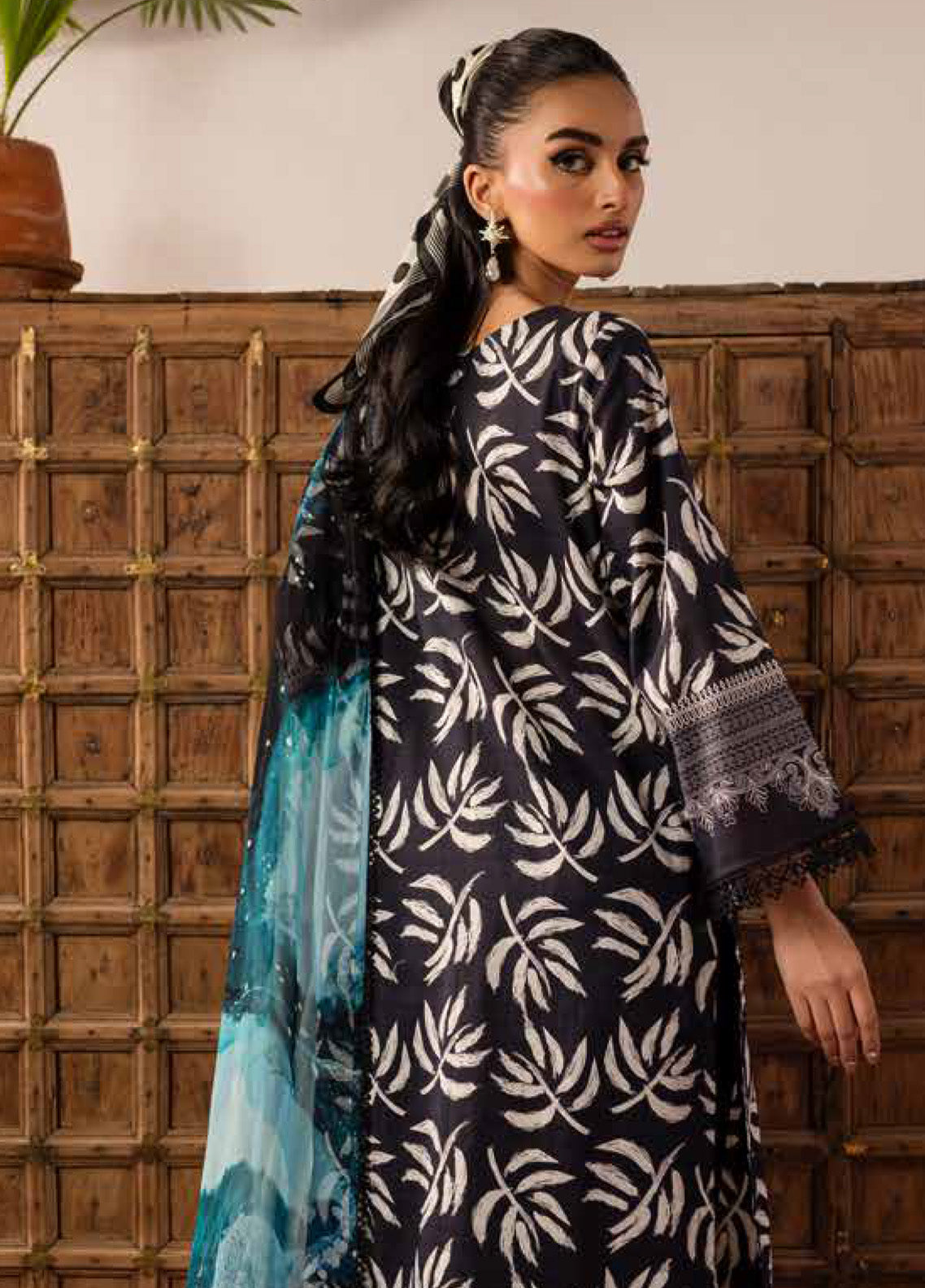 Signature Prints By Nureh Printed Lawn 3 Piece Unstitched Suit NU24SPPL SP-142 Signature Prints By Nureh Printed Lawn 3 Piece Unstitched Suit NU24SPPL SP-142