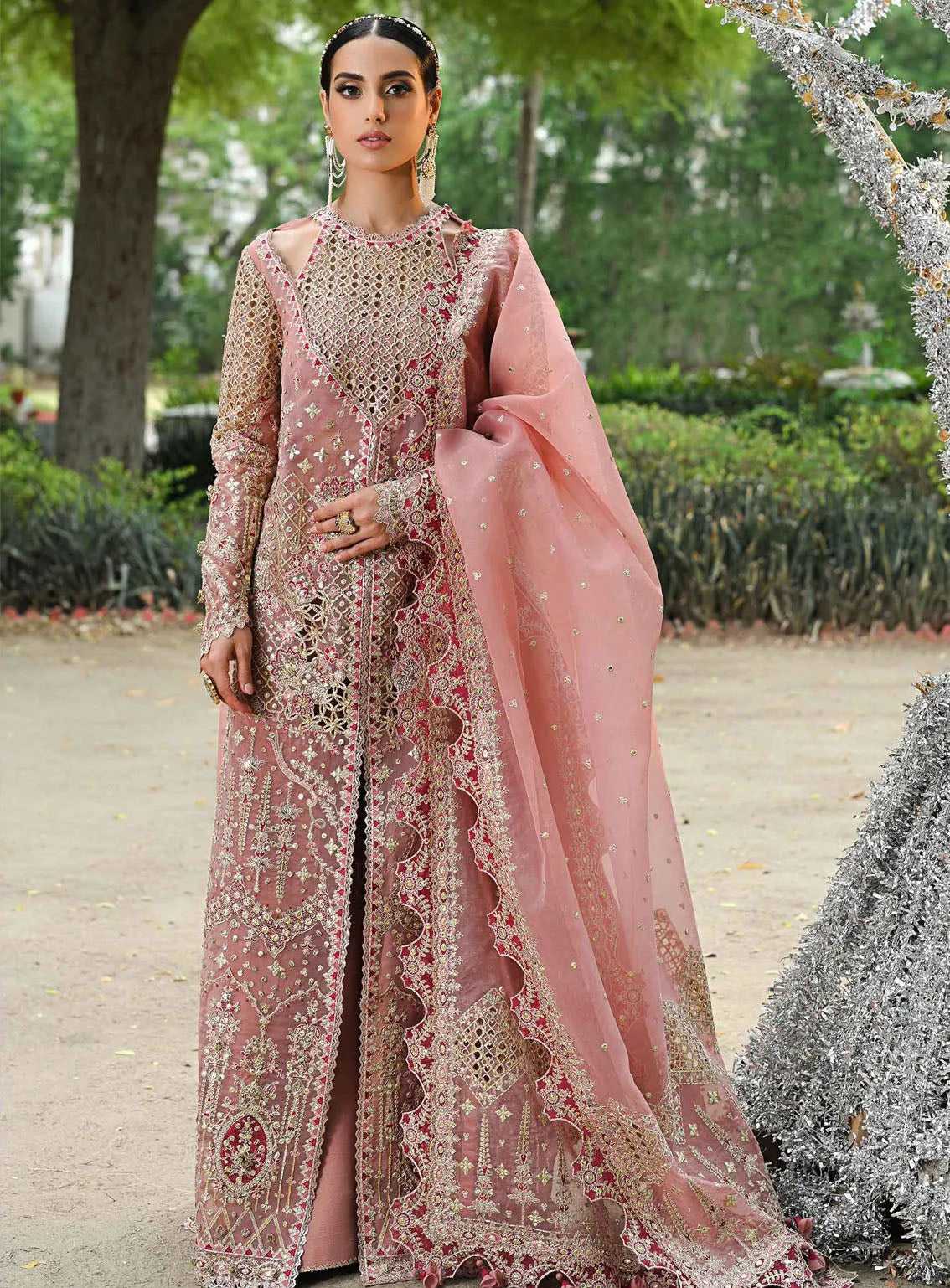 Singhar By Qalamkar Wedding Formals Embroidered Organza 3 Piece Unstitched Suit QLM24SW RF-02 SALEHA Singhar By Qalamkar Wedding Formals Embroidered Organza 3 Piece Unstitched Suit QLM24SW RF-02 SALEHA
