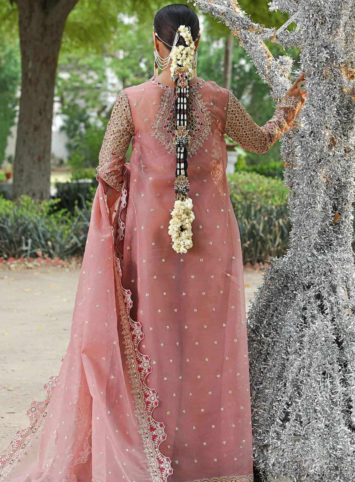 Singhar By Qalamkar Wedding Formals Embroidered Organza 3 Piece Unstitched Suit QLM24SW RF-02 SALEHA Singhar By Qalamkar Wedding Formals Embroidered Organza 3 Piece Unstitched Suit QLM24SW RF-02 SALEHA