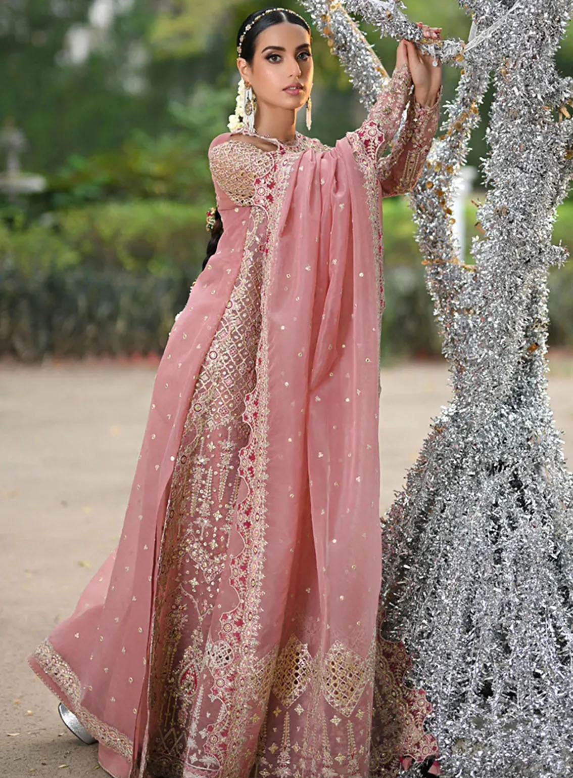 Singhar By Qalamkar Wedding Formals Embroidered Organza 3 Piece Unstitched Suit QLM24SW RF-02 SALEHA Singhar By Qalamkar Wedding Formals Embroidered Organza 3 Piece Unstitched Suit QLM24SW RF-02 SALEHA