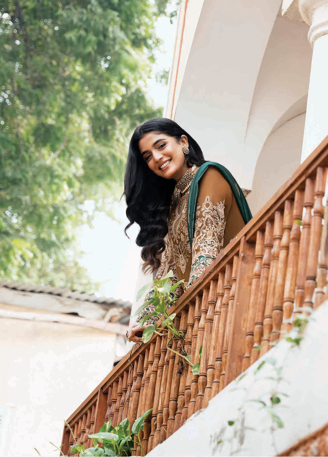 Sitarah By Imrozia Embroidered Chiffon 3 Piece Unstitched Suit IM24LC I-210 TABAAN Sitarah By Imrozia Embroidered Chiffon 3 Piece Unstitched Suit IM24LC I-210 TABAAN