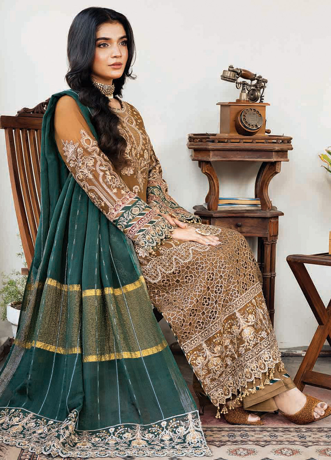 Sitarah By Imrozia Embroidered Chiffon 3 Piece Unstitched Suit IM24LC I-210 TABAAN Sitarah By Imrozia Embroidered Chiffon 3 Piece Unstitched Suit IM24LC I-210 TABAAN