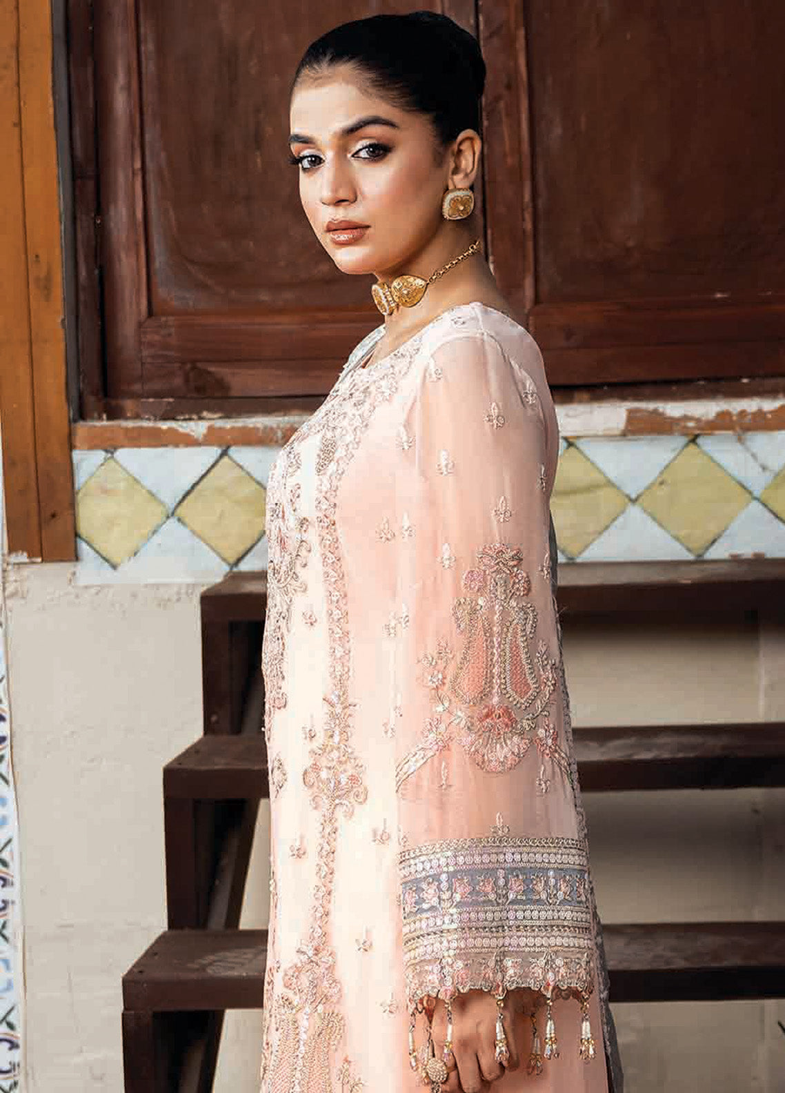 Sitarah By Imrozia Embroidered Chiffon 3 Piece Unstitched Suit IM24LC I-213 ROSHNAYI Sitarah By Imrozia Embroidered Chiffon 3 Piece Unstitched Suit IM24LC I-213 ROSHNAYI