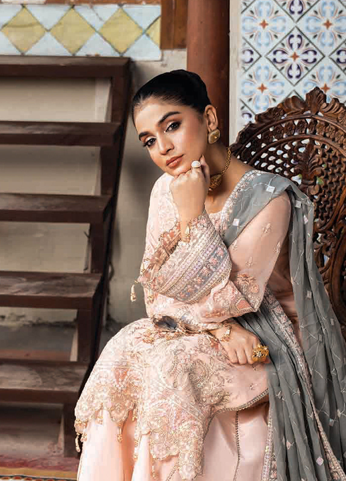 Sitarah By Imrozia Embroidered Chiffon 3 Piece Unstitched Suit IM24LC I-213 ROSHNAYI Sitarah By Imrozia Embroidered Chiffon 3 Piece Unstitched Suit IM24LC I-213 ROSHNAYI