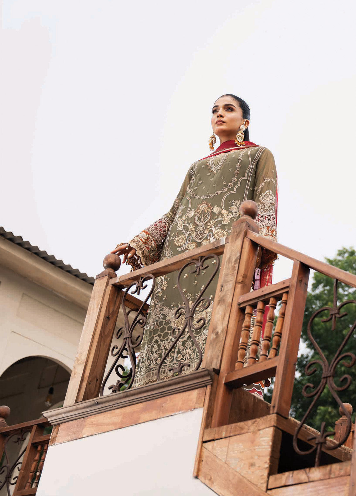 Sitarah By Imrozia Embroidered Chiffon 3 Piece Unstitched Suit IM24LC I-214 CHAANDNI Sitarah By Imrozia Embroidered Chiffon 3 Piece Unstitched Suit IM24LC I-214 CHAANDNI