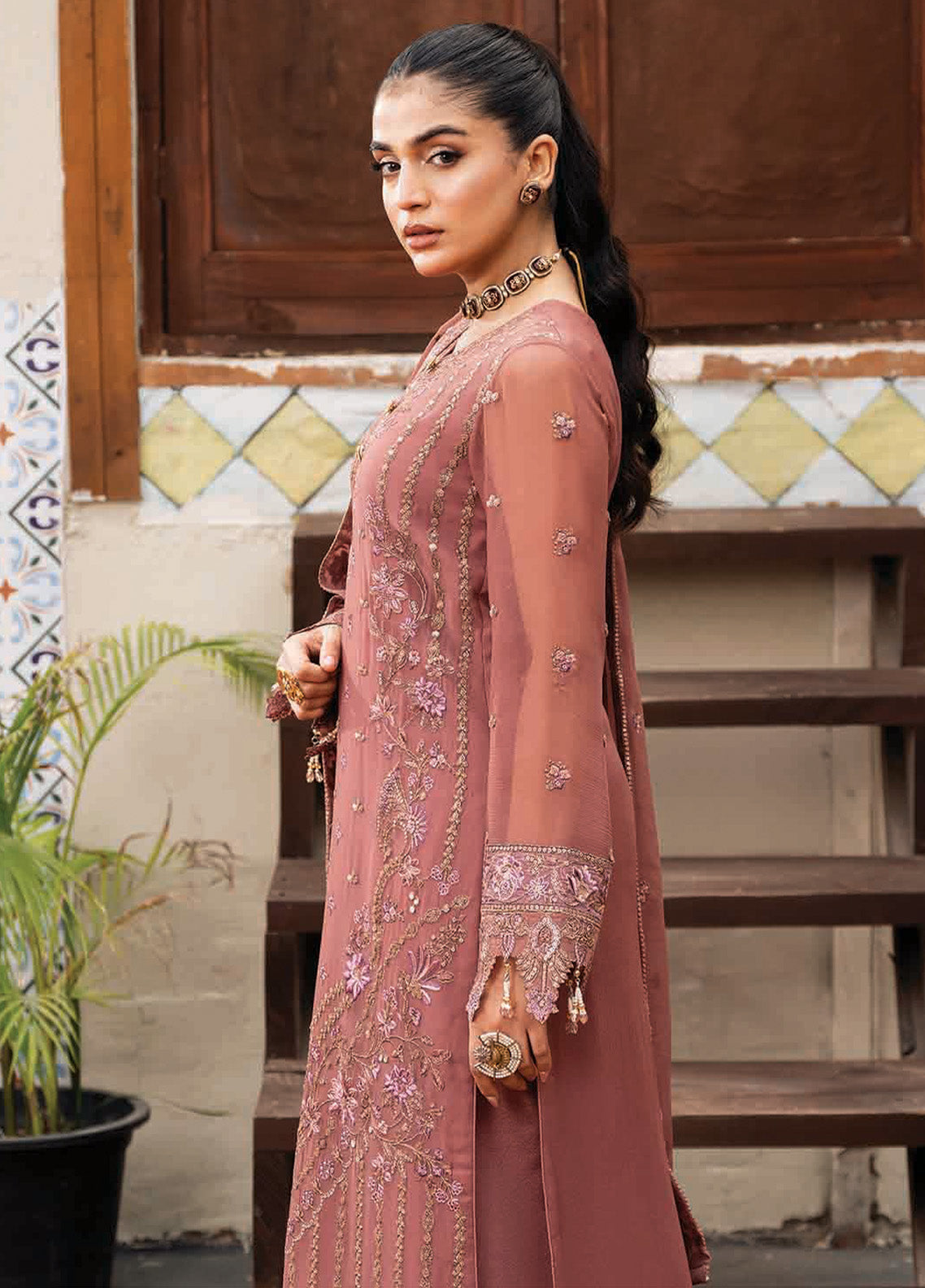 Sitarah By Imrozia Embroidered Chiffon 3 Piece Unstitched Suit IM24LC I-216 PARNOOR Sitarah By Imrozia Embroidered Chiffon 3 Piece Unstitched Suit IM24LC I-216 PARNOOR