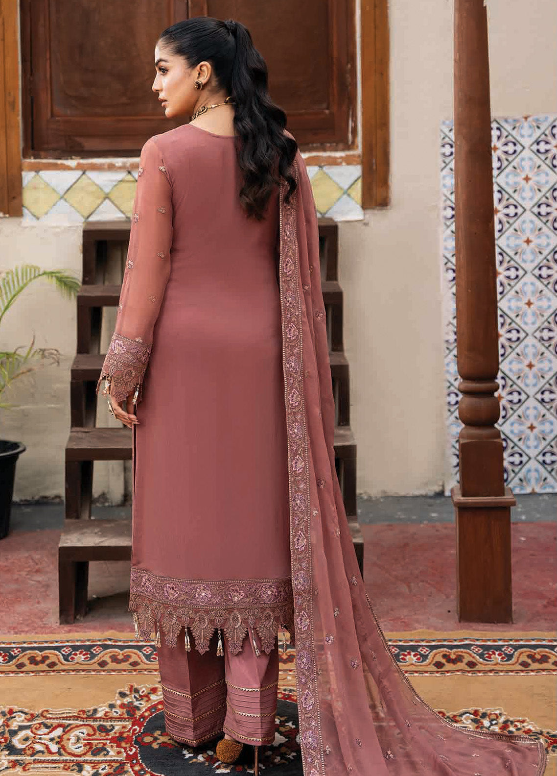 Sitarah By Imrozia Embroidered Chiffon 3 Piece Unstitched Suit IM24LC I-216 PARNOOR Sitarah By Imrozia Embroidered Chiffon 3 Piece Unstitched Suit IM24LC I-216 PARNOOR