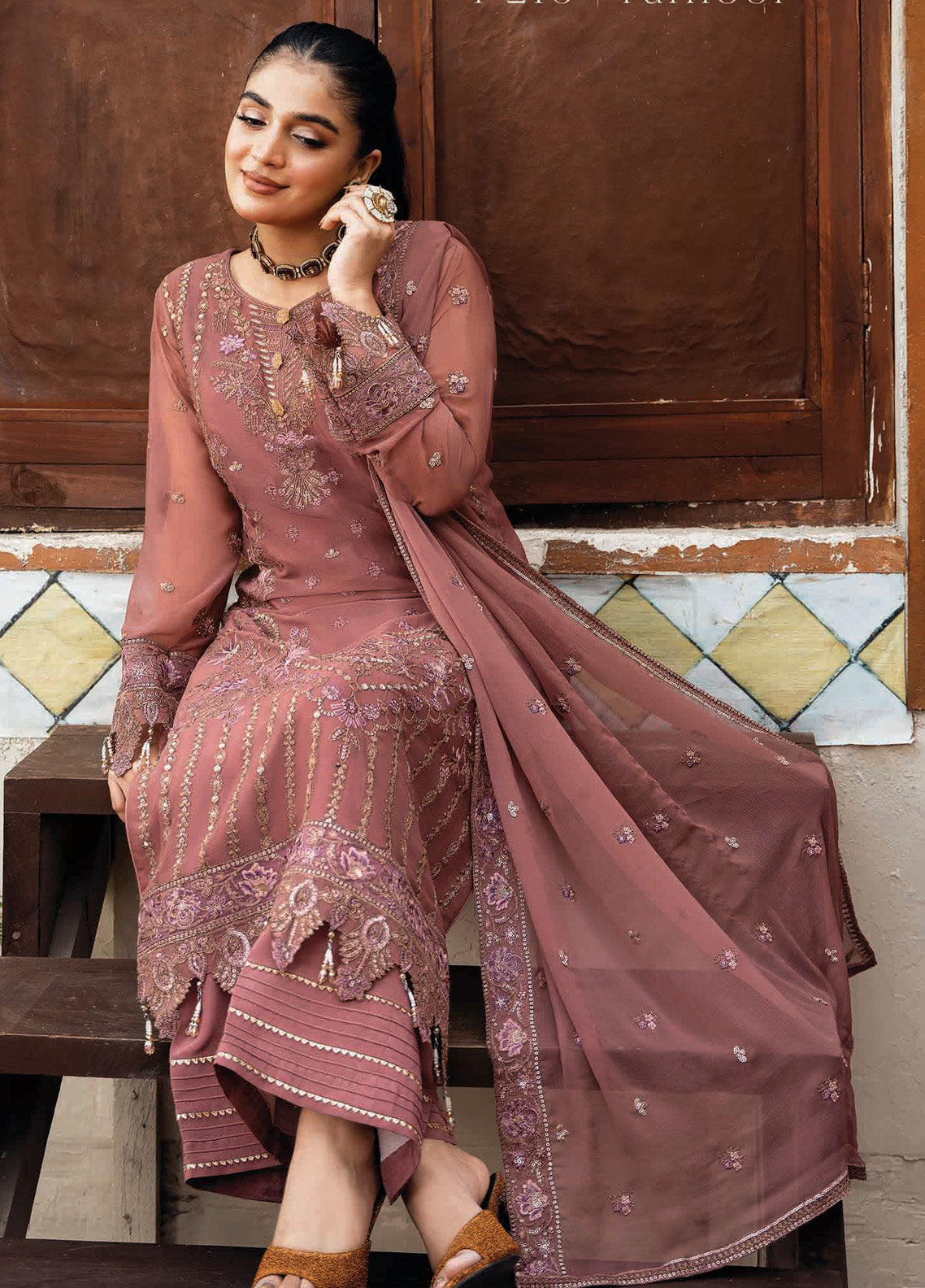 Sitarah By Imrozia Embroidered Chiffon 3 Piece Unstitched Suit IM24LC I-216 PARNOOR Sitarah By Imrozia Embroidered Chiffon 3 Piece Unstitched Suit IM24LC I-216 PARNOOR