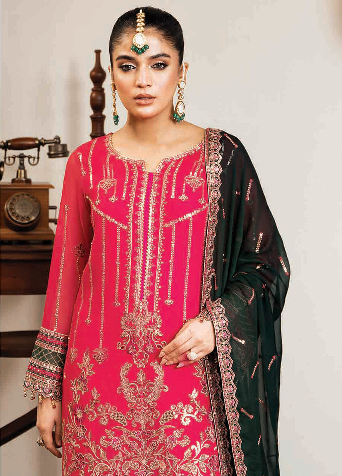 Sitarah By Imrozia Embroidered Chiffon 3 Piece Unstitched Suit IM24LC I-218 DARAKHSHAN Sitarah By Imrozia Embroidered Chiffon 3 Piece Unstitched Suit IM24LC I-218 DARAKHSHAN