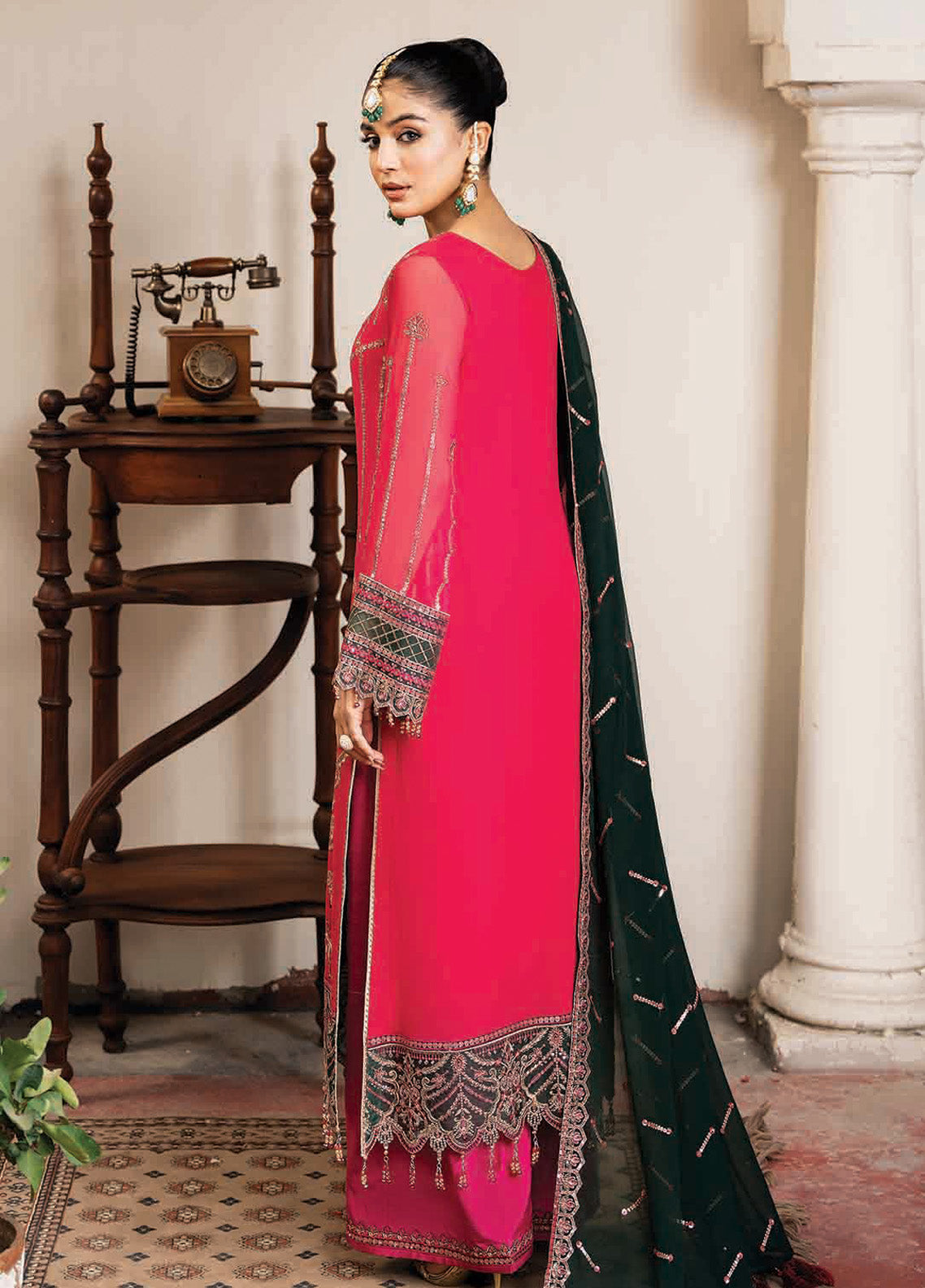 Sitarah By Imrozia Embroidered Chiffon 3 Piece Unstitched Suit IM24LC I-218 DARAKHSHAN Sitarah By Imrozia Embroidered Chiffon 3 Piece Unstitched Suit IM24LC I-218 DARAKHSHAN