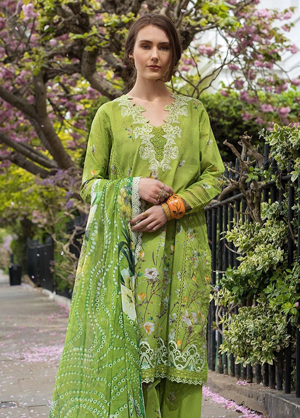 SN Basics By Sobia Nazir Embroidered Lawn 3 Piece Unstitched Suit SN25SNB D-3A SN Basics By Sobia Nazir Embroidered Lawn 3 Piece Unstitched Suit SN25SNB D-3A