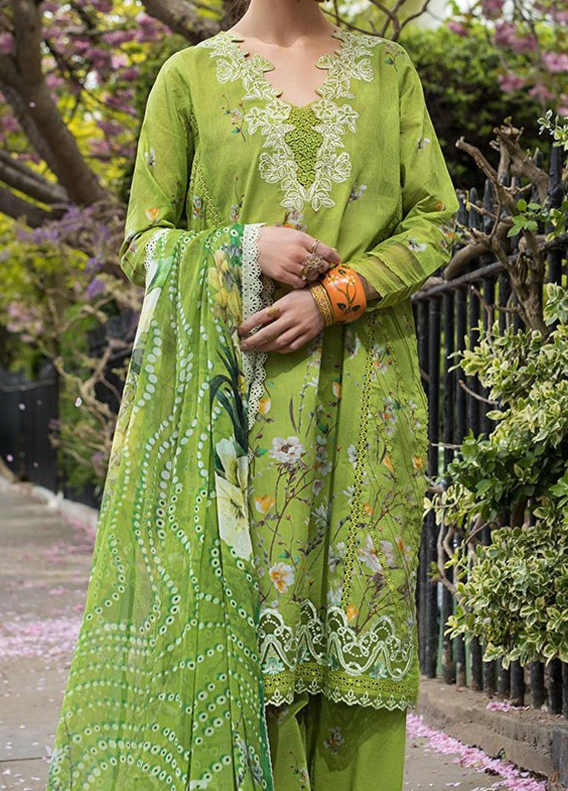 SN Basics By Sobia Nazir Embroidered Lawn 3 Piece Unstitched Suit SN25SNB D-3A SN Basics By Sobia Nazir Embroidered Lawn 3 Piece Unstitched Suit SN25SNB D-3A