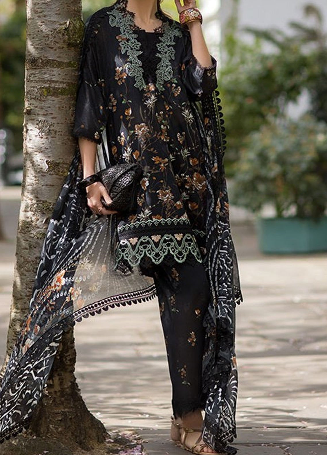SN Basics By Sobia Nazir Embroidered Lawn 3 Piece Unstitched Suit SN25SNB D-3B SN Basics By Sobia Nazir Embroidered Lawn 3 Piece Unstitched Suit SN25SNB D-3B