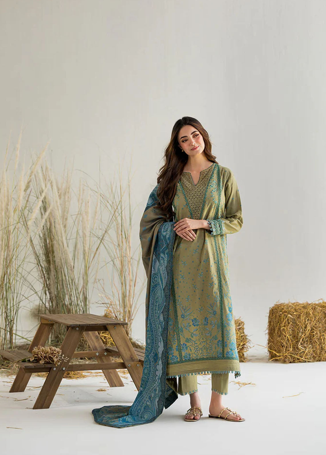 Sobia Nazir Embroidered Khaddar 3 Piece Unstitched Suit SN25WE1 D-6B Sobia Nazir Embroidered Khaddar 3 Piece Unstitched Suit SN25WE1 D-6B
