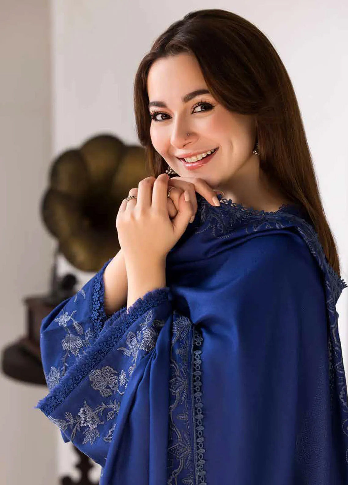 Sobia Nazir Winter Shawl Embroidered Khaddar 3 Piece Unstitched Suit SN24WS D-03 A Sobia Nazir Winter Shawl Embroidered Khaddar 3 Piece Unstitched Suit SN24WS D-03 A
