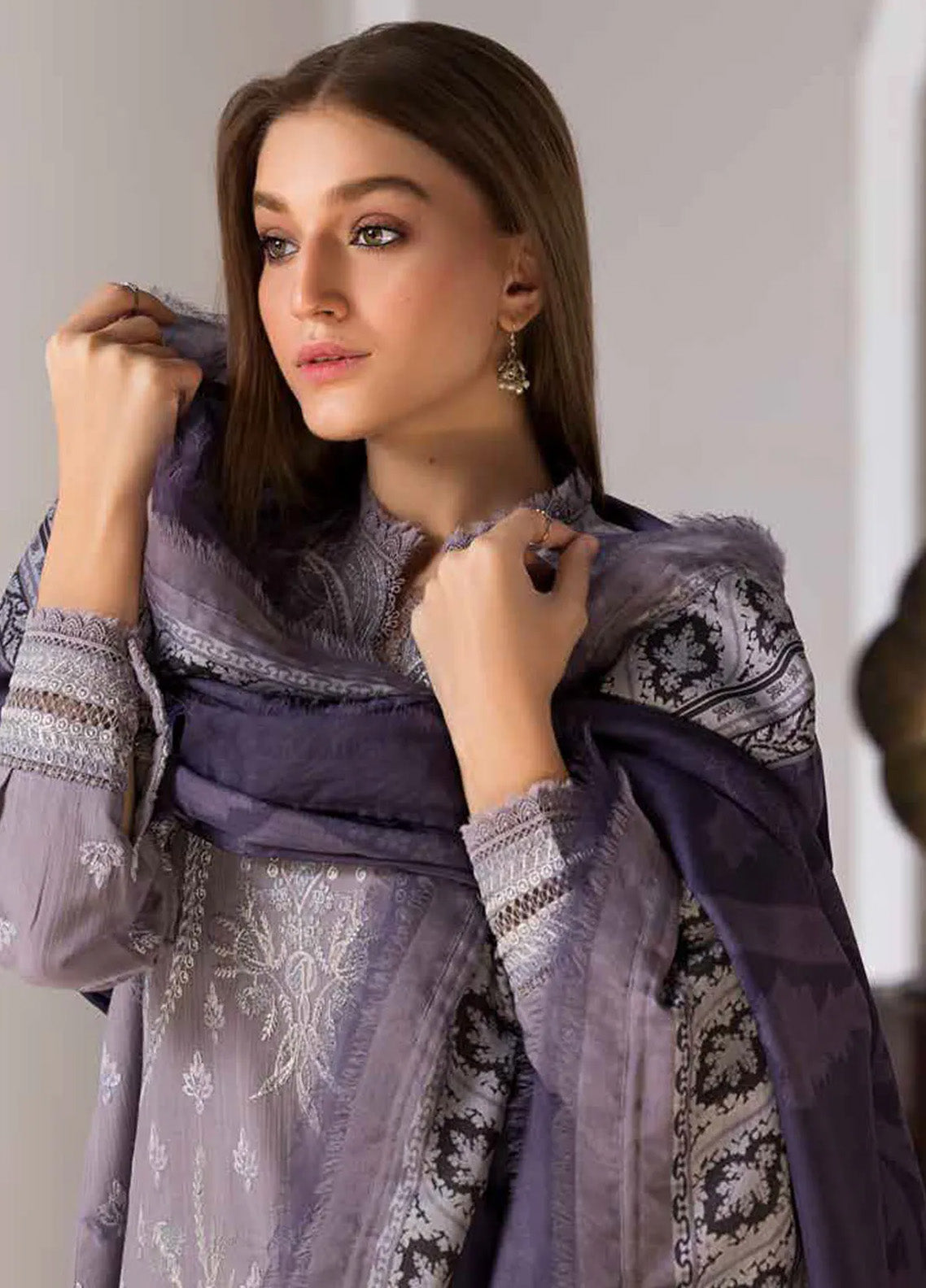 Sobia Nazir Winter Shawl Embroidered Khaddar 3 Piece Unstitched Suit SN24WS D-04 B Sobia Nazir Winter Shawl Embroidered Khaddar 3 Piece Unstitched Suit SN24WS D-04 B