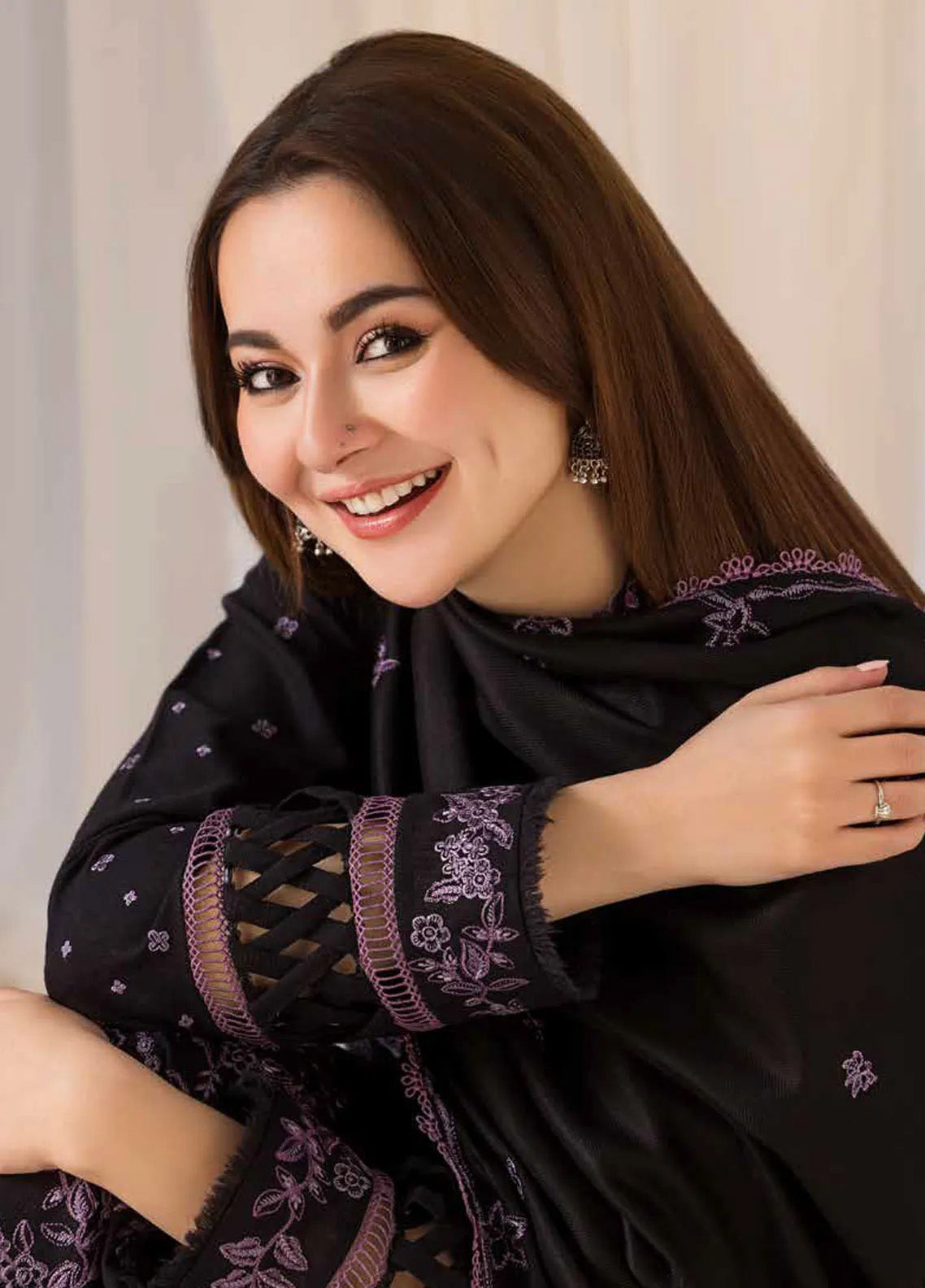 Sobia Nazir Winter Shawl Embroidered Khaddar 3 Piece Unstitched Suit SN24WS D-06 B Sobia Nazir Winter Shawl Embroidered Khaddar 3 Piece Unstitched Suit SN24WS D-06 B