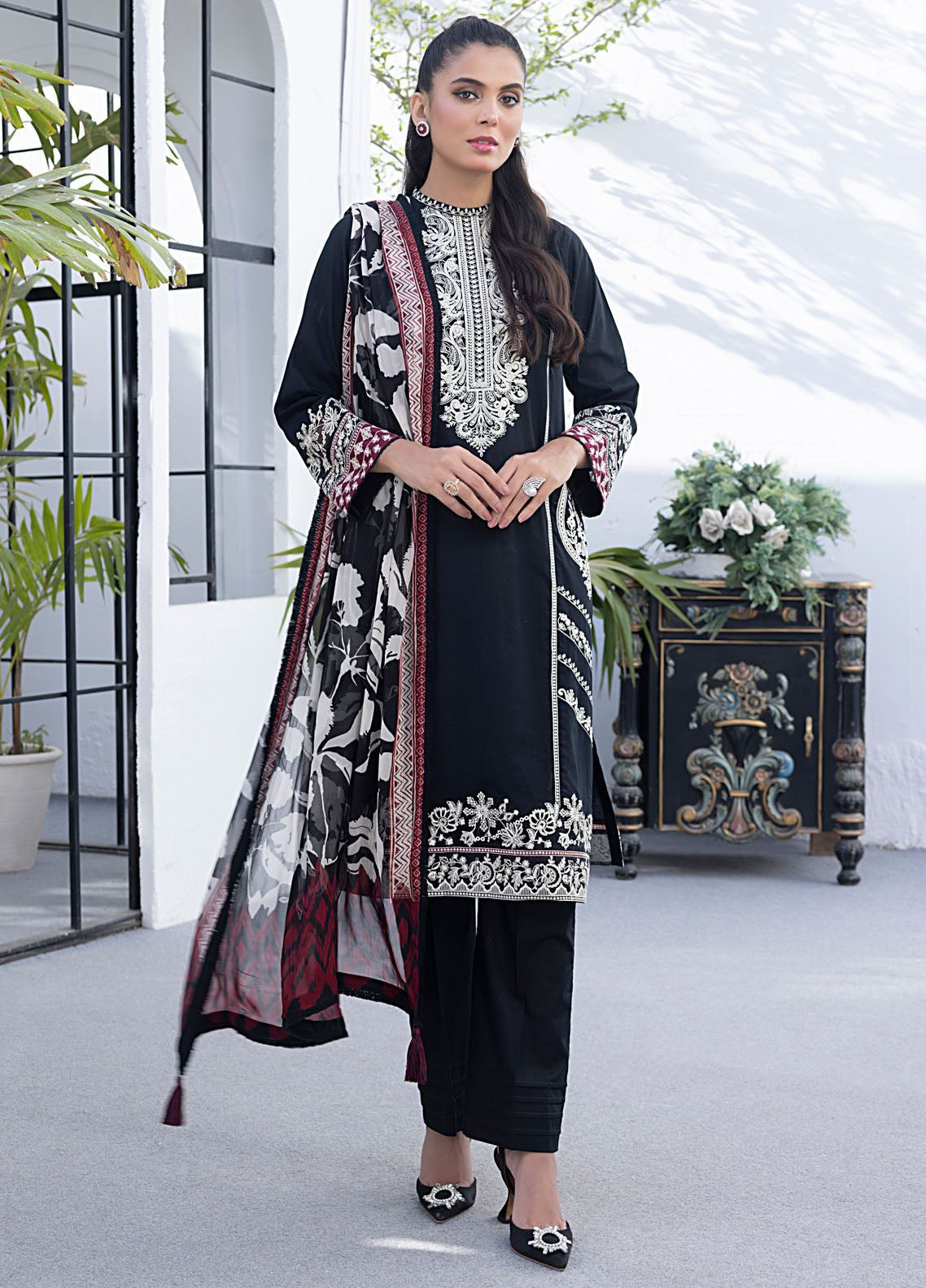 Spring By LSM Lakahny Embroidered Lawn 3 Piece Unstitched Suit LSM24SEL-LG-UB-0021 Spring By LSM Lakahny Embroidered Lawn 3 Piece Unstitched Suit LSM24SEL-LG-UB-0021