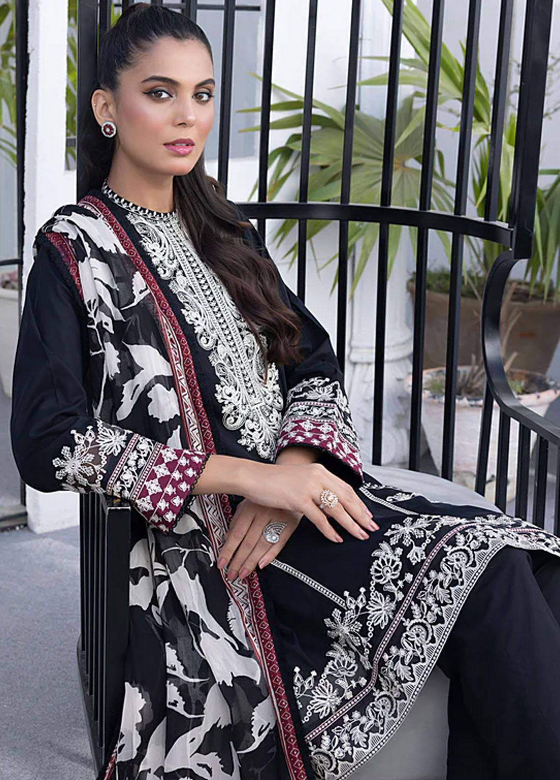 Spring By LSM Lakahny Embroidered Lawn 3 Piece Unstitched Suit LSM24SEL-LG-UB-0021 Spring By LSM Lakahny Embroidered Lawn 3 Piece Unstitched Suit LSM24SEL-LG-UB-0021