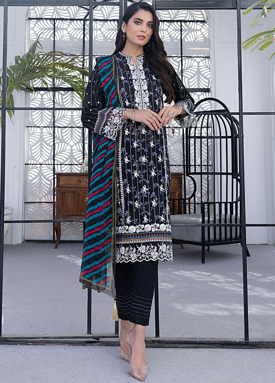 Spring By LSM Lakahny Embroidered Lawn 3 Piece Unstitched Suit LSM24SEL-LG-SR-071 Spring By LSM Lakahny Embroidered Lawn 3 Piece Unstitched Suit LSM24SEL-LG-SR-071