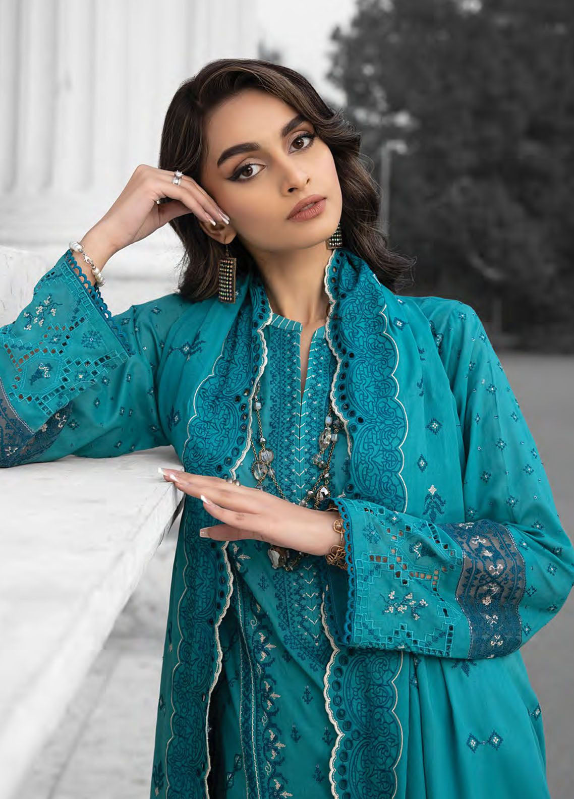 Spring By LSM Lakhany Embroidered Lawn 3 Piece Unstitched Suit LSM24S LG-AA-0017 Spring By LSM Lakhany Embroidered Lawn 3 Piece Unstitched Suit LSM24S LG-AA-0017