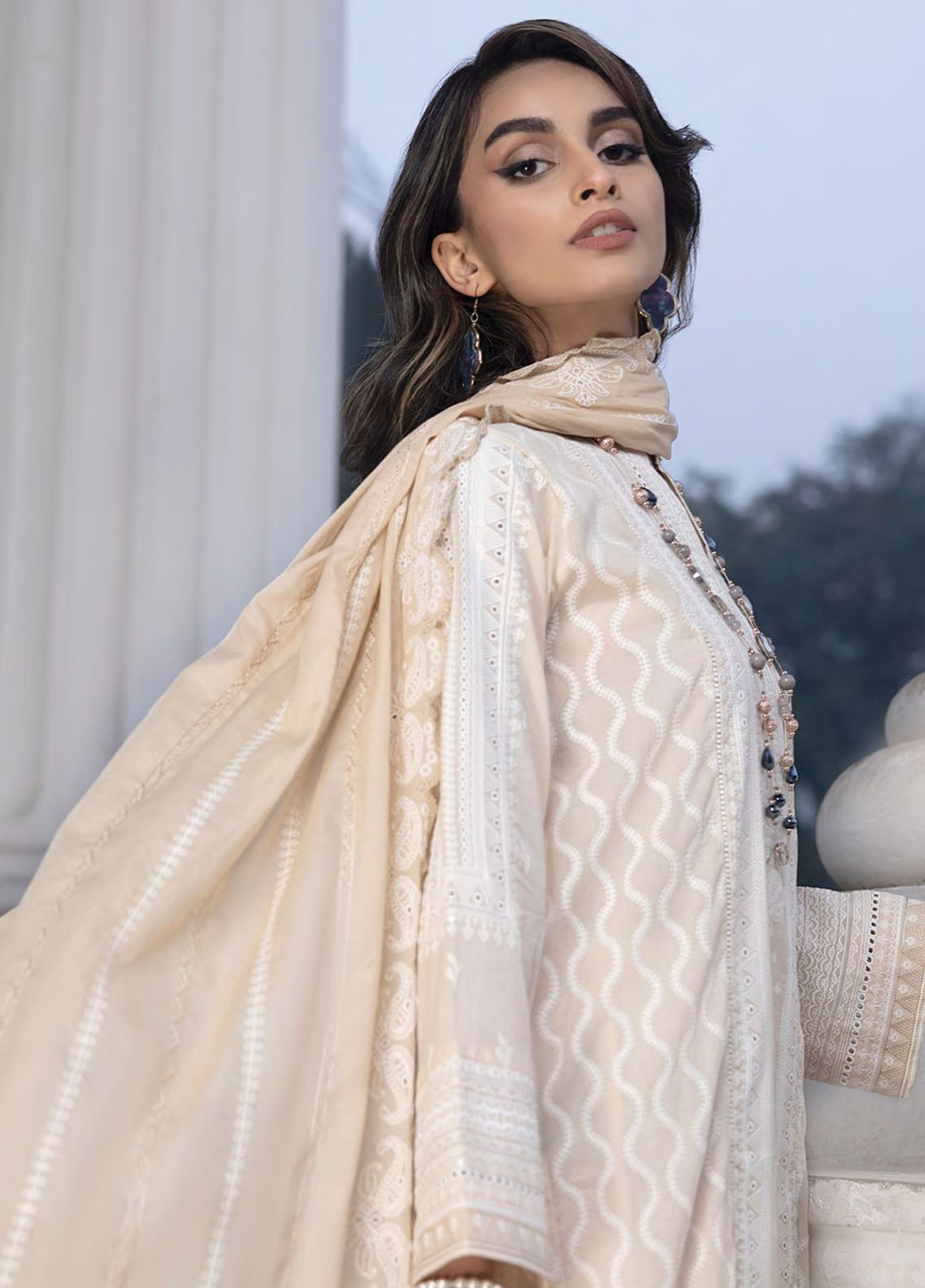Spring By LSM Lakhany Embroidered Lawn 3 Piece Unstitched Suit LSM24S LG-SR-0122 Spring By LSM Lakhany Embroidered Lawn 3 Piece Unstitched Suit LSM24S LG-SR-0122