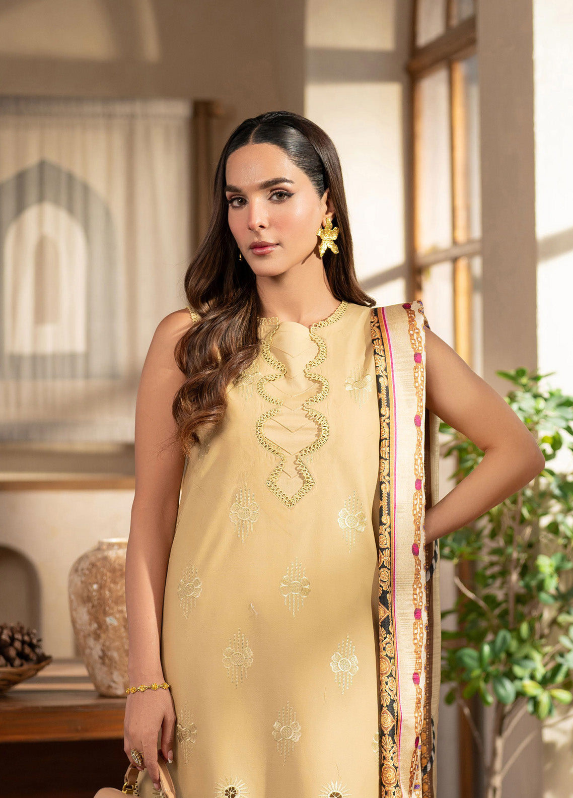 Stella By Mahnur Embroidered Lawn 3 Piece Unstitched Suit MN25S D-06B VERA Stella By Mahnur Embroidered Lawn 3 Piece Unstitched Suit MN25S D-06B VERA