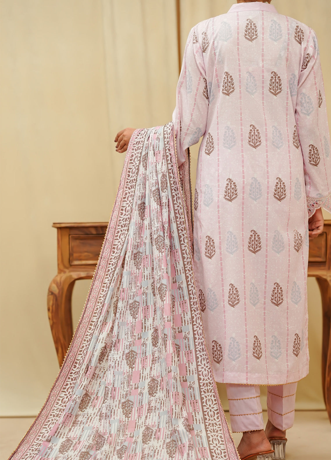 Sufina's By VS Textile Embroidered Lawn 3 Piece Unstitched Suit VS25SELV2 D-4401 Sufina's By VS Textile Embroidered Lawn 3 Piece Unstitched Suit VS25SELV2 D-4401