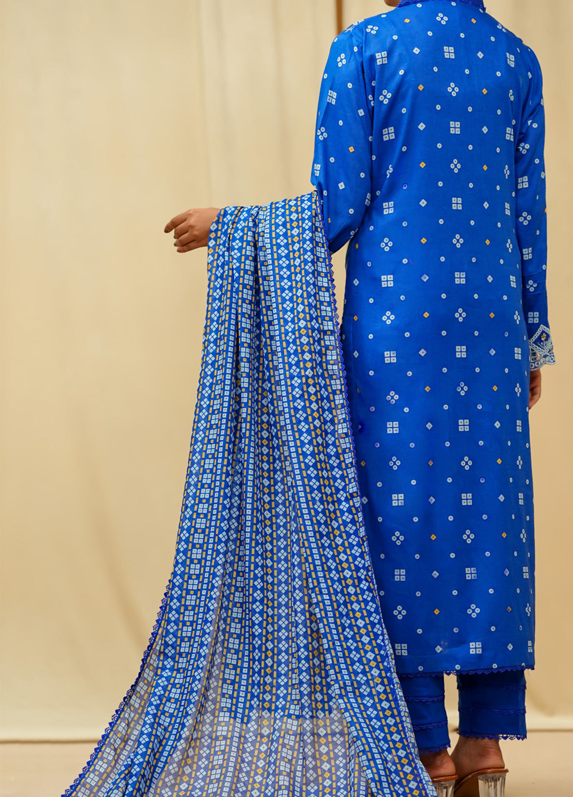 Sufina's By VS Textile Embroidered Lawn 3 Piece Unstitched Suit VS25SELV2 D-4403 Sufina's By VS Textile Embroidered Lawn 3 Piece Unstitched Suit VS25SELV2 D-4403