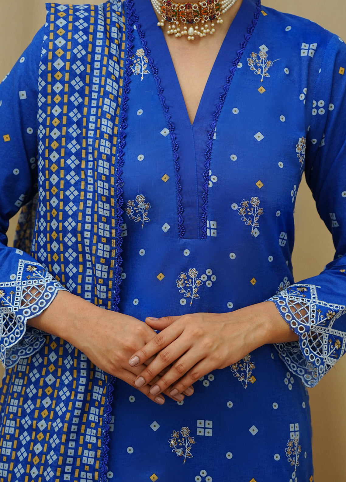 Sufina's By VS Textile Embroidered Lawn 3 Piece Unstitched Suit VS25SELV2 D-4403 Sufina's By VS Textile Embroidered Lawn 3 Piece Unstitched Suit VS25SELV2 D-4403