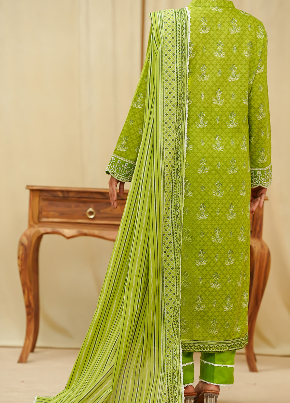 Sufina's By VS Textile Embroidered Lawn 3 Piece Unstitched Suit VS25SELV2 D-4407 Sufina's By VS Textile Embroidered Lawn 3 Piece Unstitched Suit VS25SELV2 D-4407