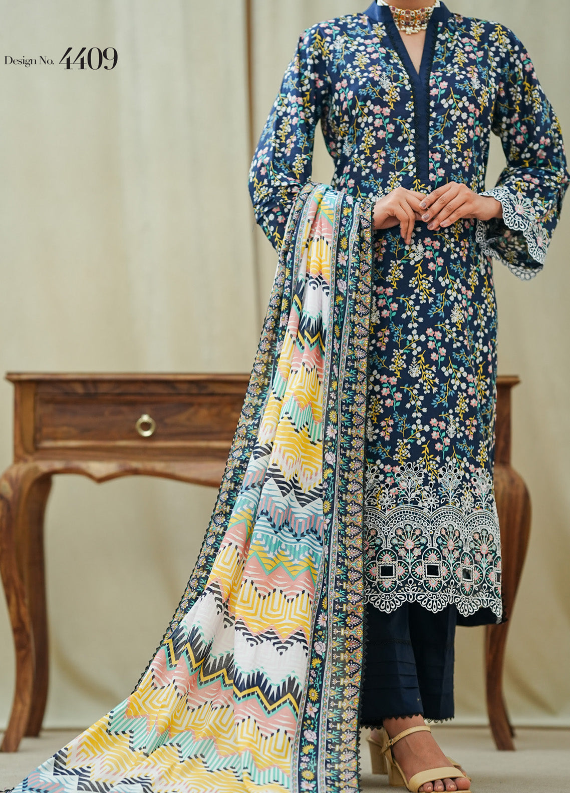 Sufina's By VS Textile Embroidered Lawn 3 Piece Unstitched Suit VS25SELV2 D-4409 Sufina's By VS Textile Embroidered Lawn 3 Piece Unstitched Suit VS25SELV2 D-4409