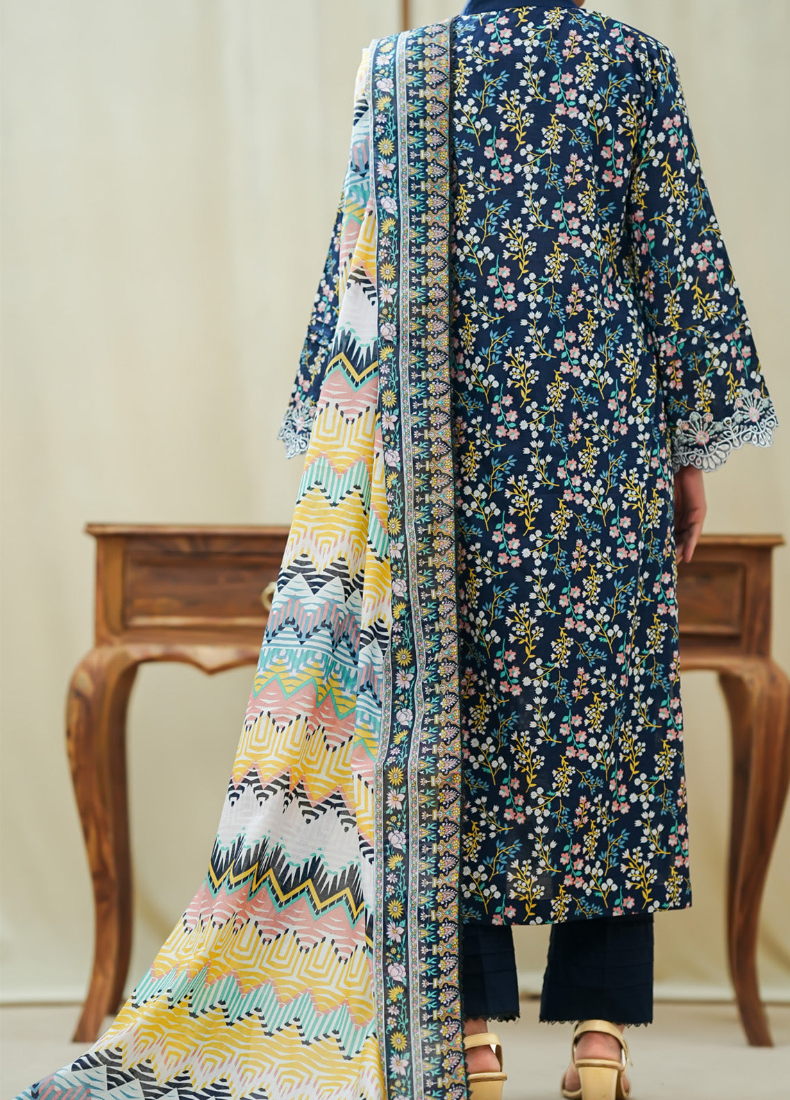 Sufina's By VS Textile Embroidered Lawn 3 Piece Unstitched Suit VS25SELV2 D-4409 Sufina's By VS Textile Embroidered Lawn 3 Piece Unstitched Suit VS25SELV2 D-4409