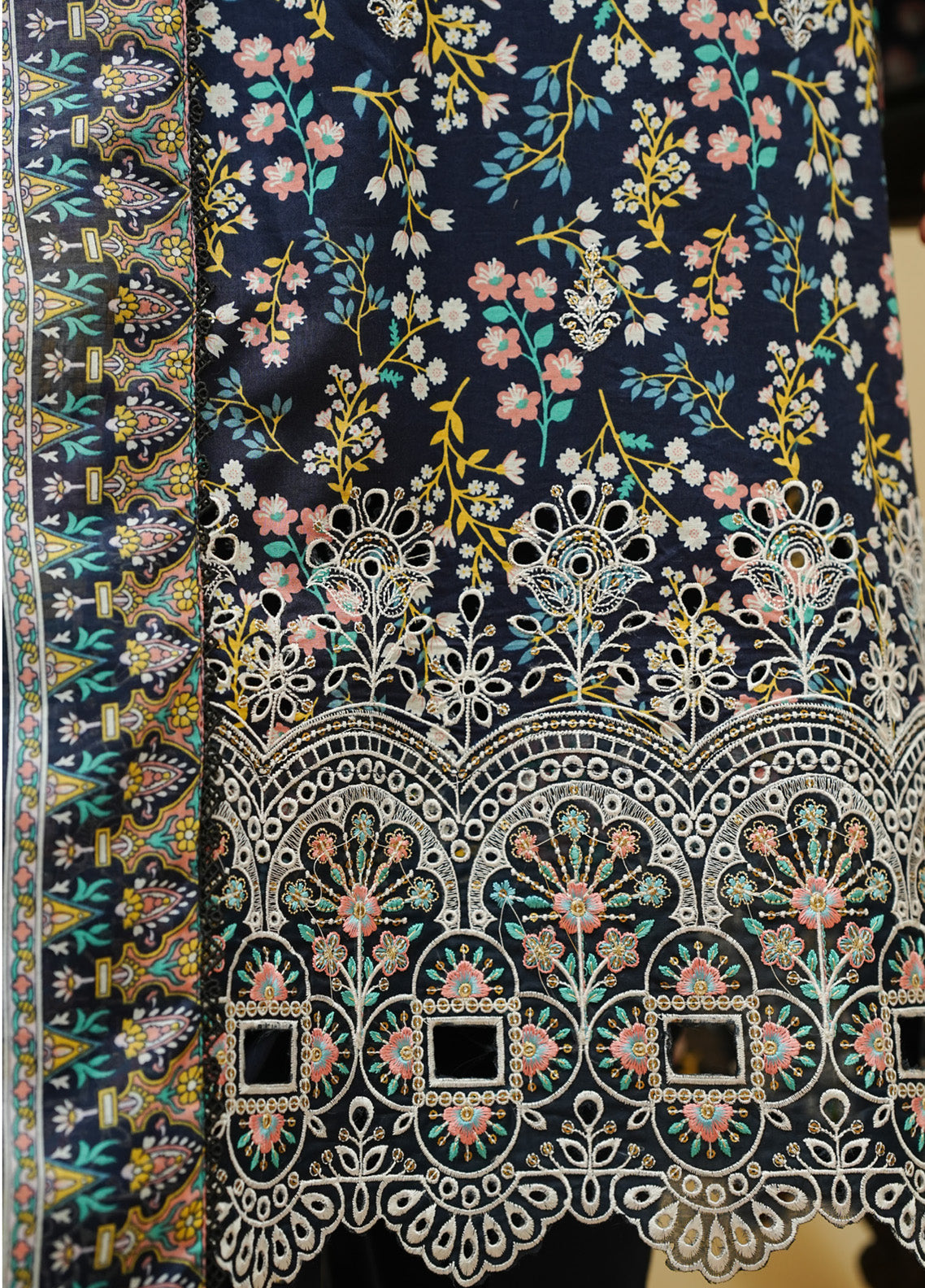 Sufina's By VS Textile Embroidered Lawn 3 Piece Unstitched Suit VS25SELV2 D-4409 Sufina's By VS Textile Embroidered Lawn 3 Piece Unstitched Suit VS25SELV2 D-4409