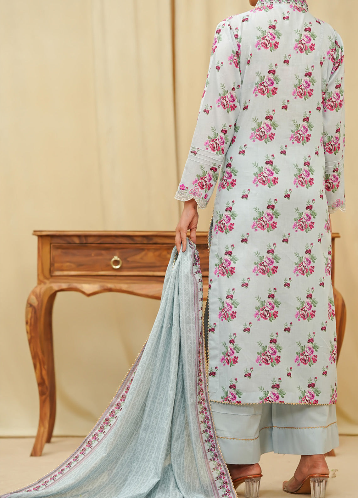 Sufina's By VS Textile Embroidered Lawn 3 Piece Unstitched Suit VS25SELV2 D-4412 Sufina's By VS Textile Embroidered Lawn 3 Piece Unstitched Suit VS25SELV2 D-4412