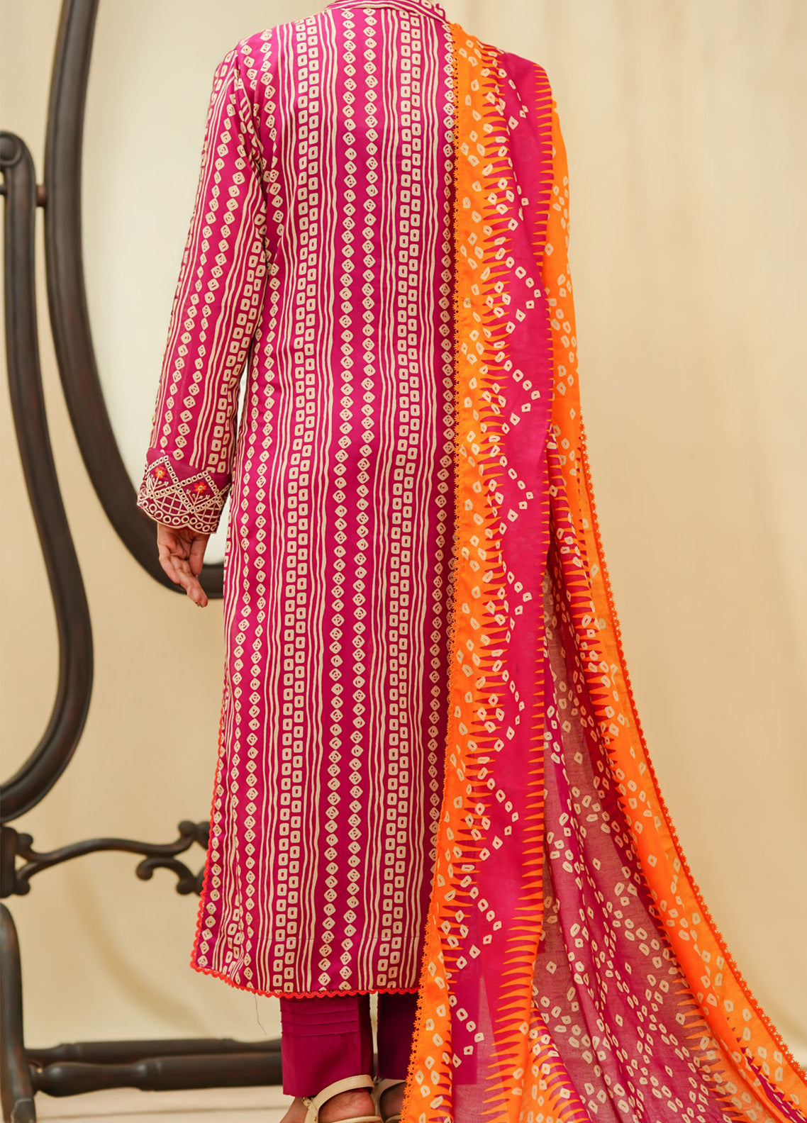 Sufina's By VS Textile Embroidered Lawn 3 Piece Unstitched Suit VS25SELV2 D-4413 Sufina's By VS Textile Embroidered Lawn 3 Piece Unstitched Suit VS25SELV2 D-4413