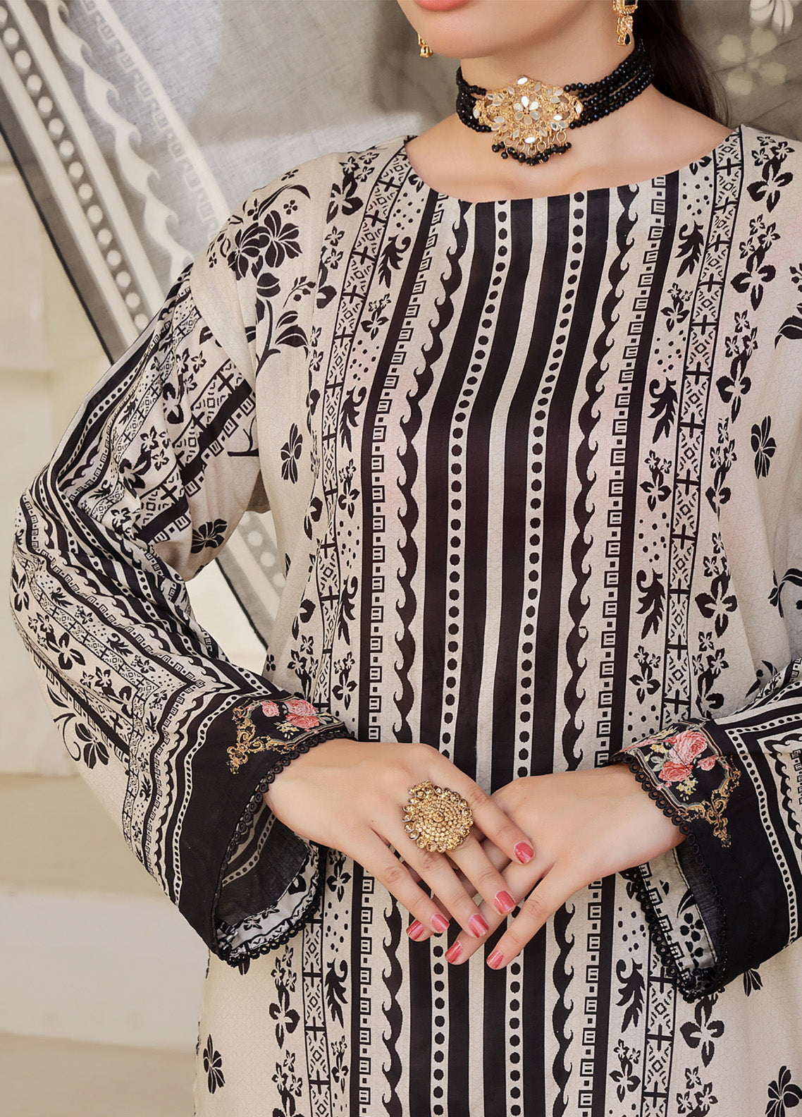 Sufina's By VS Textile Printed Lawn 3 Piece Unstitched Suit VS25PLV2 D-660 Sufina's By VS Textile Printed Lawn 3 Piece Unstitched Suit VS25PLV2 D-660