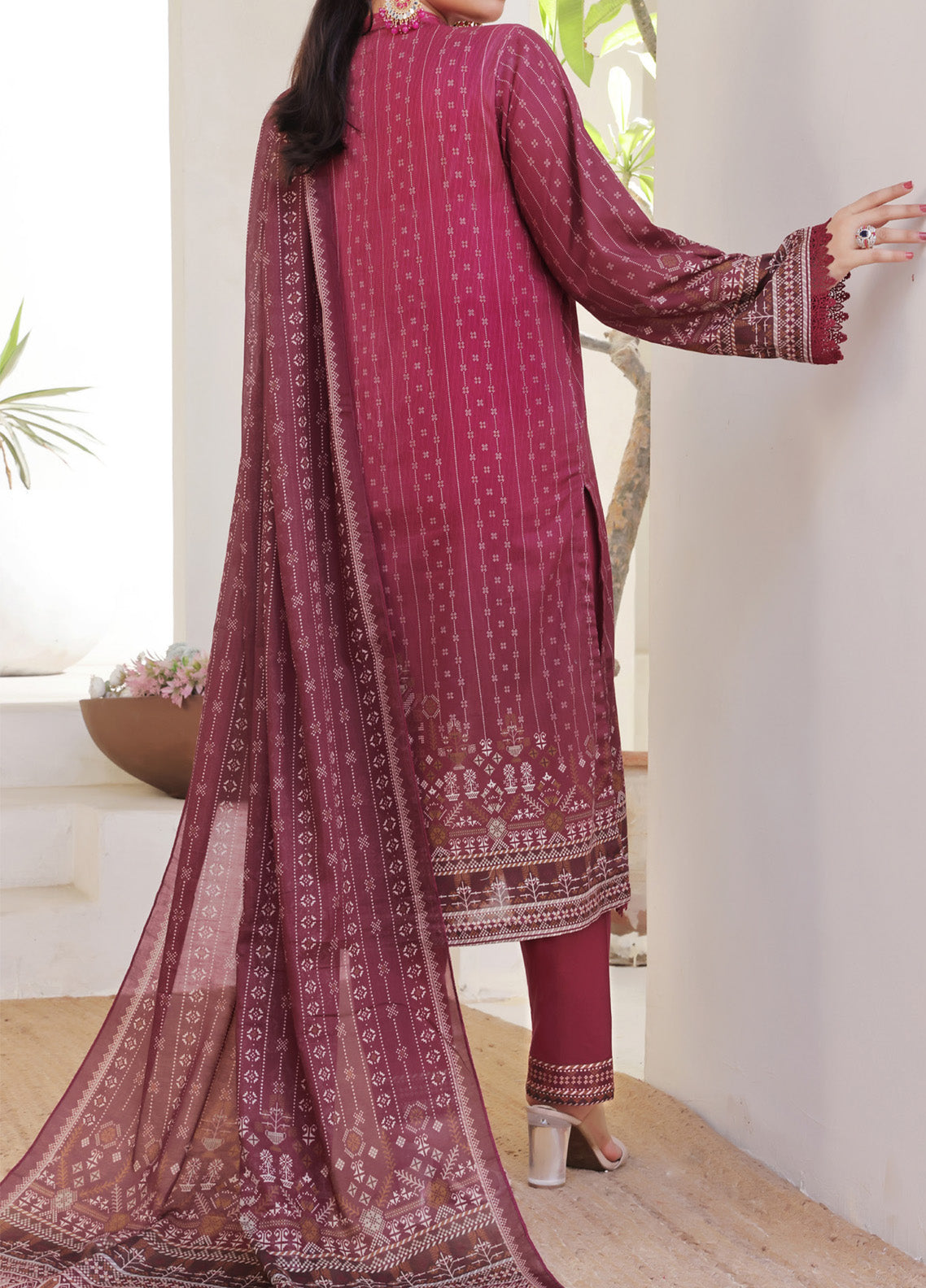 Sufina's By VS Textile Printed Lawn 3 Piece Unstitched Suit VS25PLV2 D-661 Sufina's By VS Textile Printed Lawn 3 Piece Unstitched Suit VS25PLV2 D-661