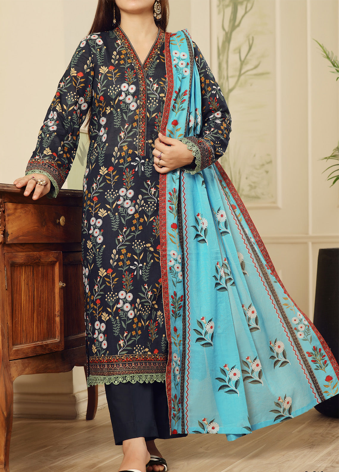 Sufina's By VS Textile Printed Lawn 3 Piece Unstitched Suit VS25SPL D-445 Sufina's By VS Textile Printed Lawn 3 Piece Unstitched Suit VS25SPL D-445