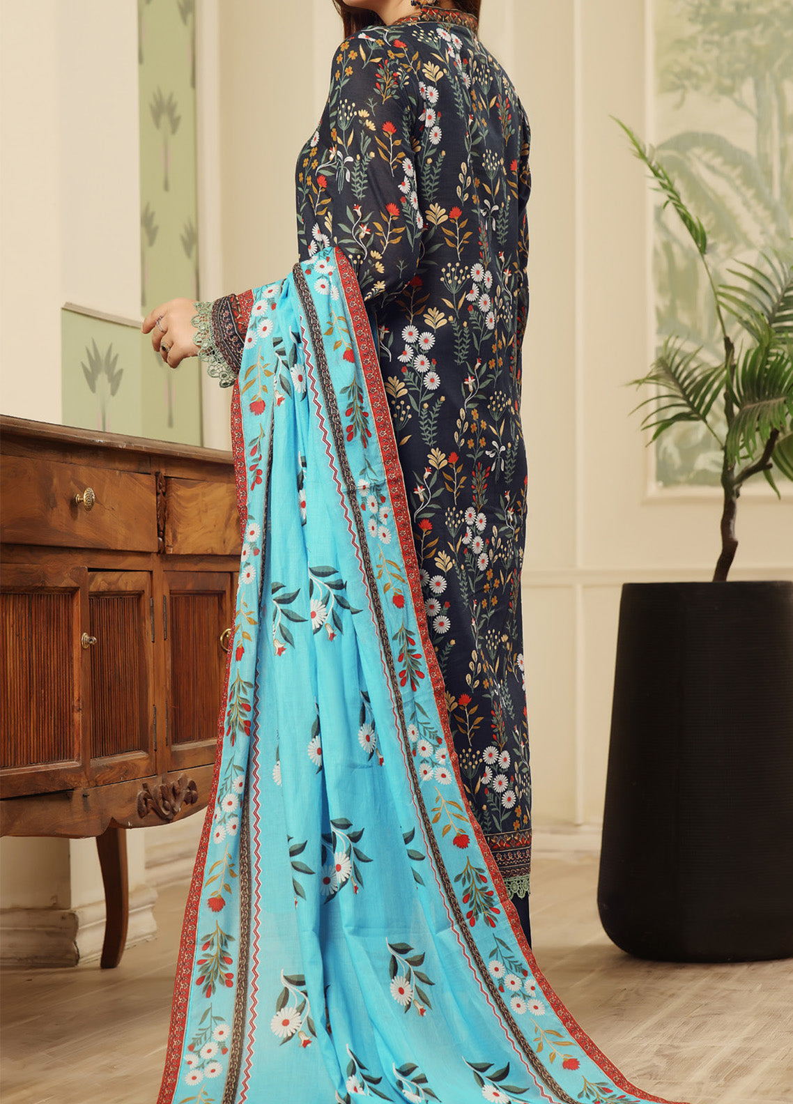 Sufina's By VS Textile Printed Lawn 3 Piece Unstitched Suit VS25SPL D-445 Sufina's By VS Textile Printed Lawn 3 Piece Unstitched Suit VS25SPL D-445