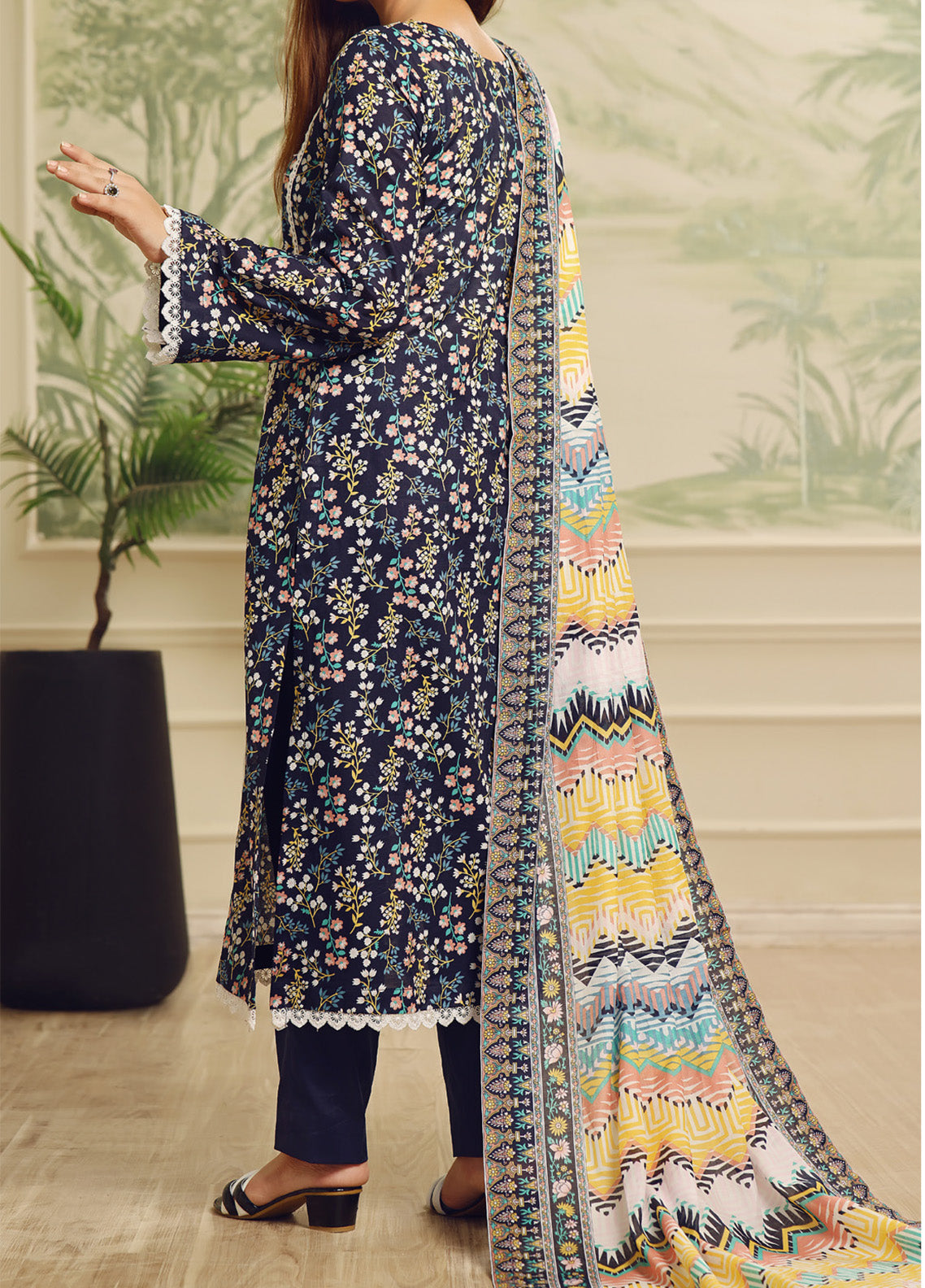Sufina's By VS Textile Printed Lawn 3 Piece Unstitched Suit VS25SPL D-449 Sufina's By VS Textile Printed Lawn 3 Piece Unstitched Suit VS25SPL D-449