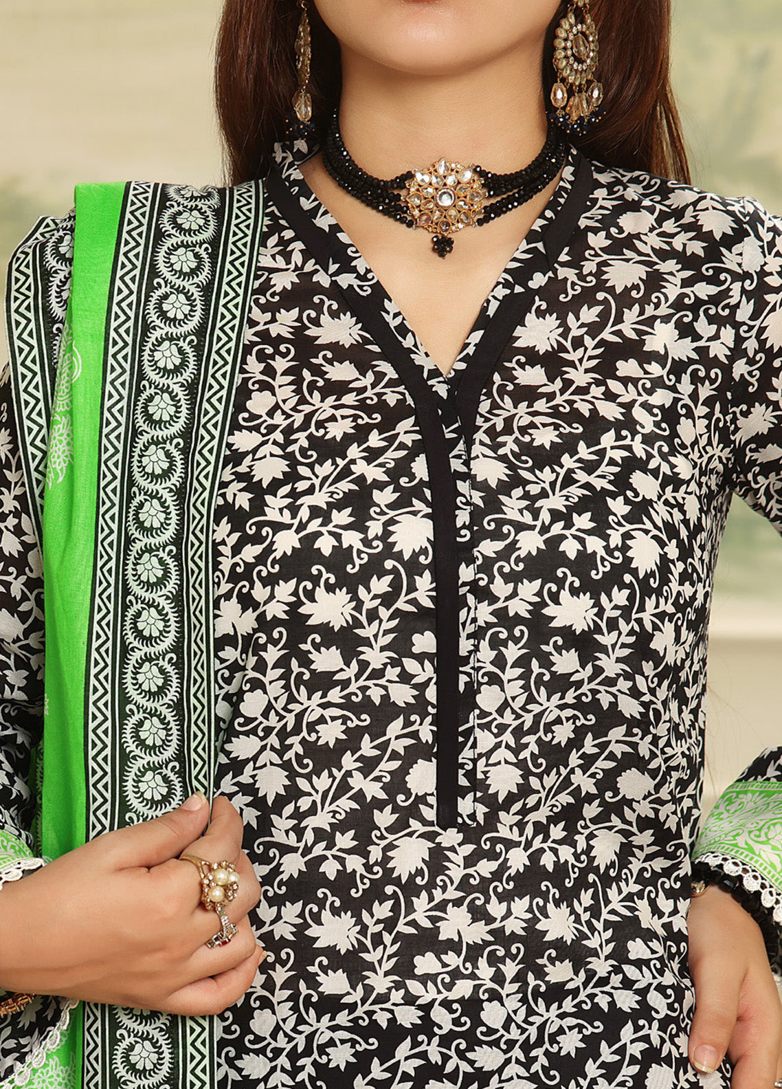 Sufina's By VS Textile Printed Lawn 3 Piece Unstitched Suit VS25SPL D-450 Sufina's By VS Textile Printed Lawn 3 Piece Unstitched Suit VS25SPL D-450