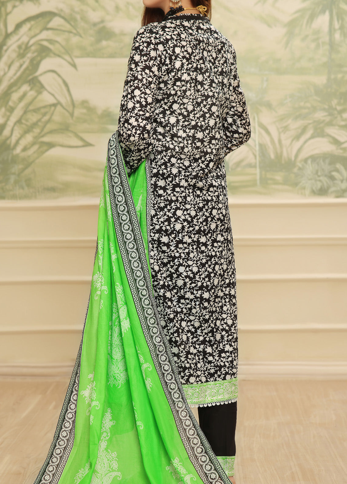 Sufina's By VS Textile Printed Lawn 3 Piece Unstitched Suit VS25SPL D-450 Sufina's By VS Textile Printed Lawn 3 Piece Unstitched Suit VS25SPL D-450