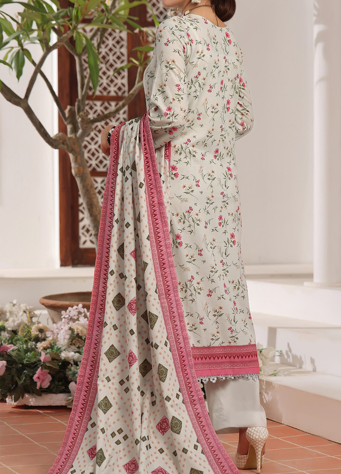 Sufina's By VS Textile Printed Lawn 3 Piece Unstitched Suit VS25SPL D-454 Sufina's By VS Textile Printed Lawn 3 Piece Unstitched Suit VS25SPL D-454