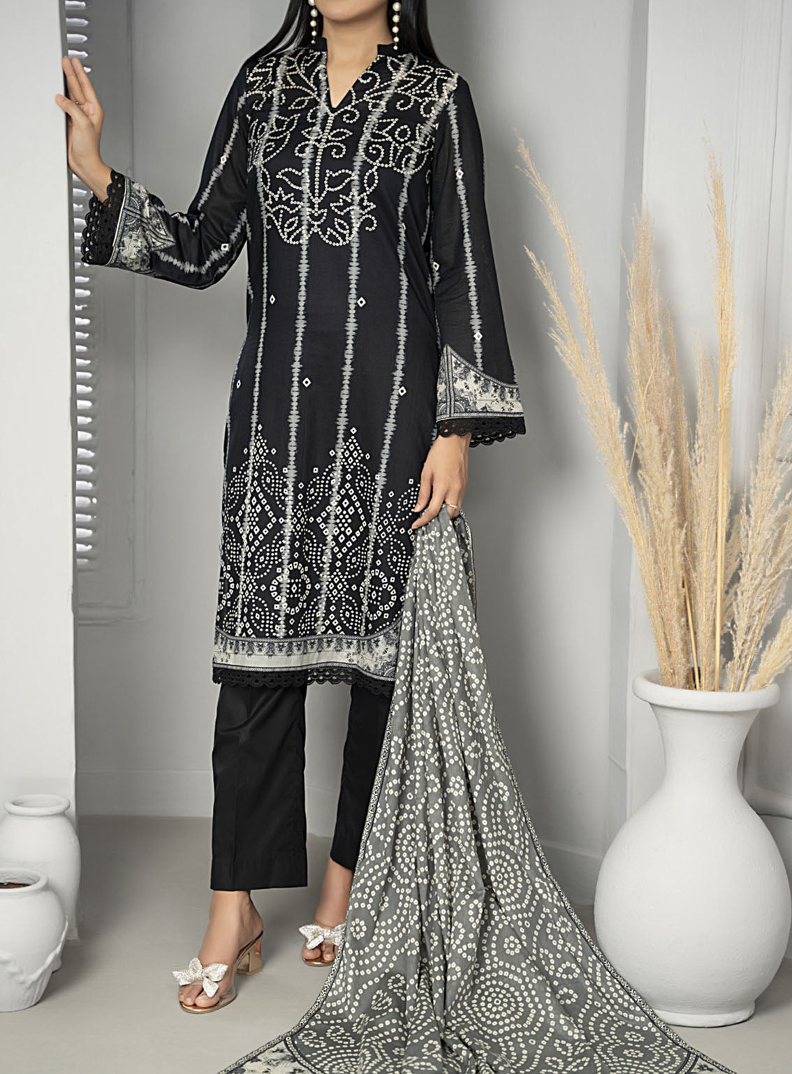Sufinas By VS Textile Printed Lawn Black & White 3 Piece Unstitched Suit VS24S B&W D-510 Sufinas By VS Textile Printed Lawn Black & White 3 Piece Unstitched Suit VS24S B&W D-510