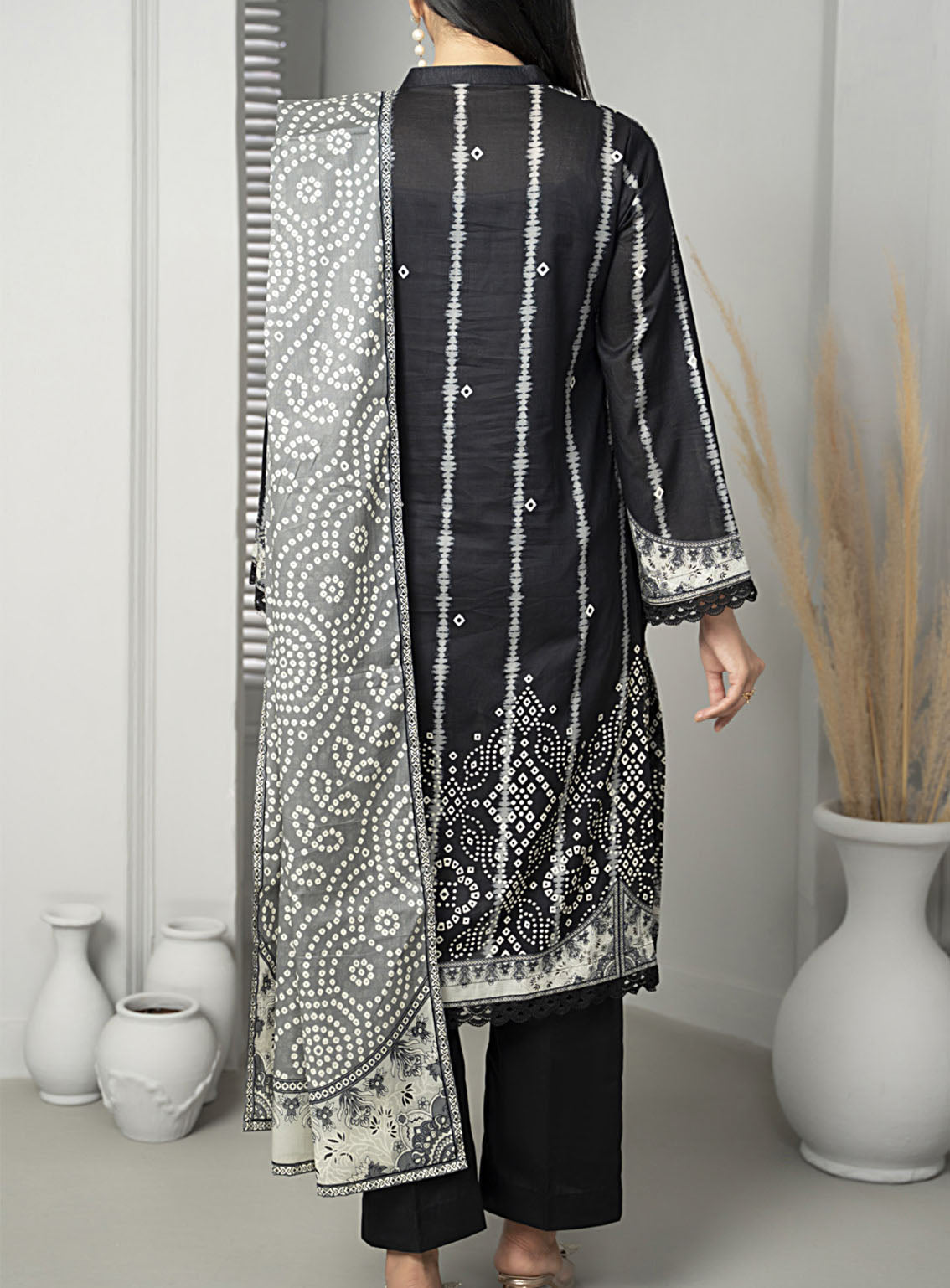 Sufinas By VS Textile Printed Lawn Black & White 3 Piece Unstitched Suit VS24S B&W D-510 Sufinas By VS Textile Printed Lawn Black & White 3 Piece Unstitched Suit VS24S B&W D-510