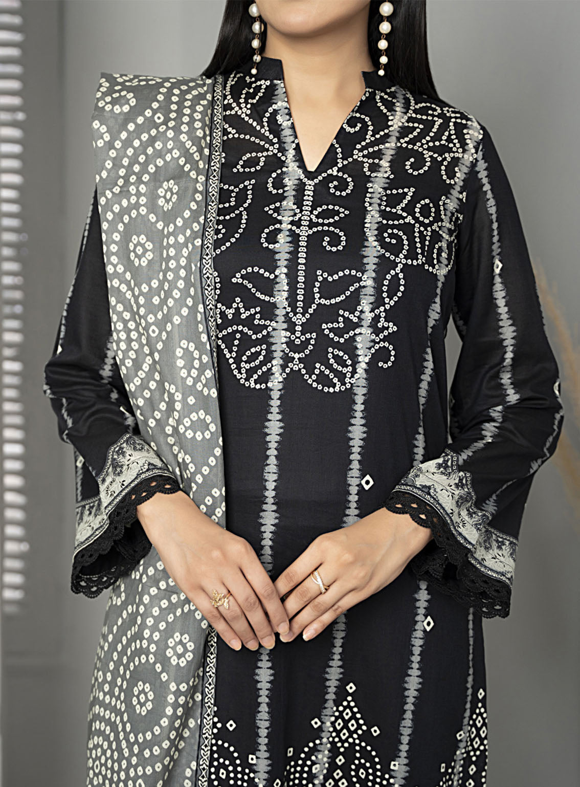 Sufinas By VS Textile Printed Lawn Black & White 3 Piece Unstitched Suit VS24S B&W D-510 Sufinas By VS Textile Printed Lawn Black & White 3 Piece Unstitched Suit VS24S B&W D-510